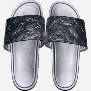 Free Shipping - Platform Silver Slides Size 7.5 / 38